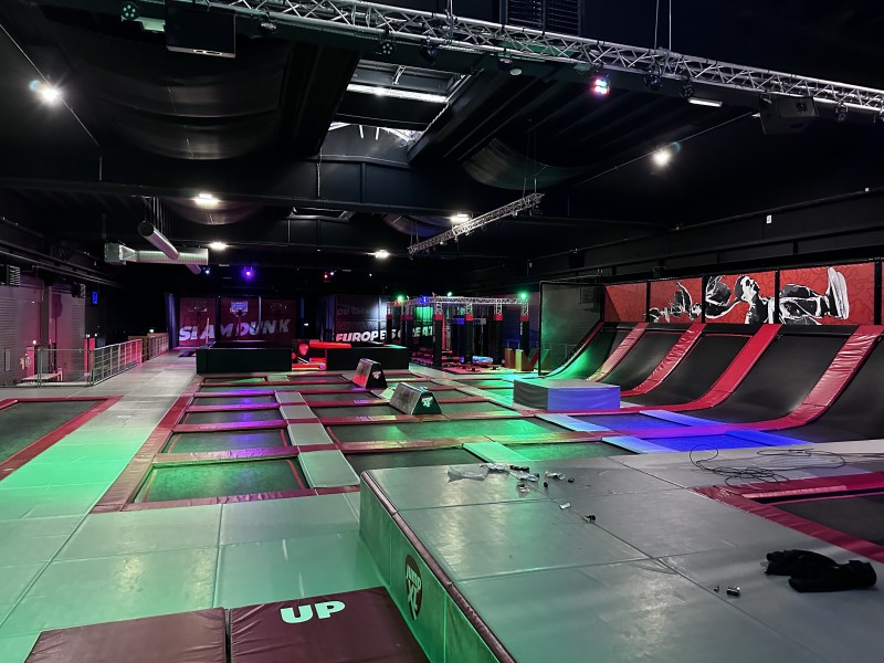 Installation éclairage et sonorisation permanente sur un ERP