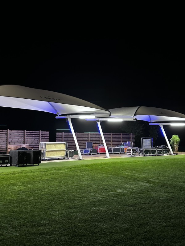 Inauguration à Plaisir (78) du Liberty Country Club avec montage de scene, écran led géant extérieur et sonorisation de la conférence