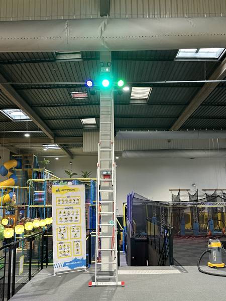 Installation Trampoline Park Light