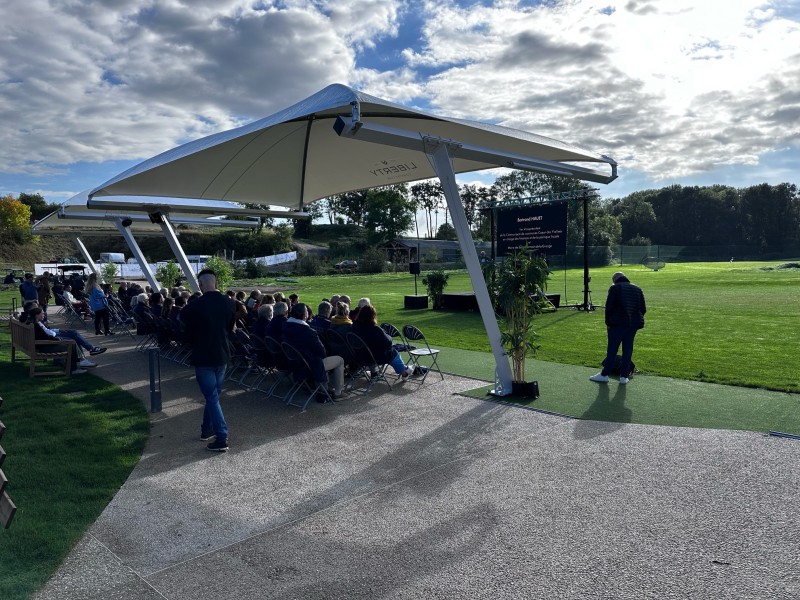 Inauguration à Plaisir (78) du Liberty Country Club avec montage de scene, écran led géant extérieur et sonorisation de la conférence