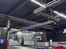 Notre zone d'activité pour ce service Organiser une cérémonie laïque en plein air avec décorations personnalisées, mise en scène des vœux et animation musicale à 